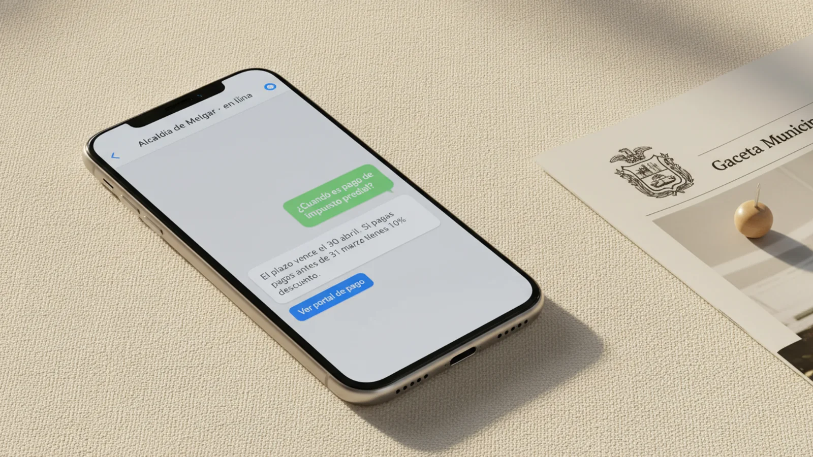 Smartphone mostrando chatbot ciudadano de la Alcaldía de Melgar respondiendo consulta sobre cronograma de pagos.